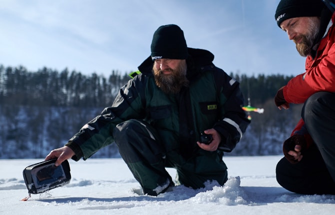 Winter Ice Fishing with Deeper Smart Sonar – Deepersonar
